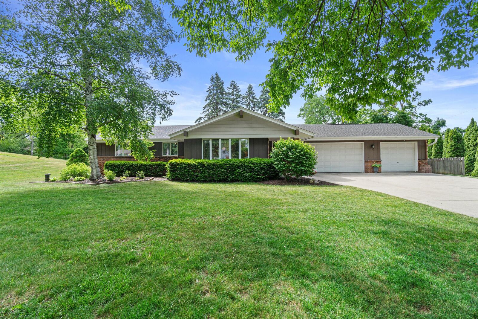 Property Photo:  3560 Goetz Dr  WI 53005 