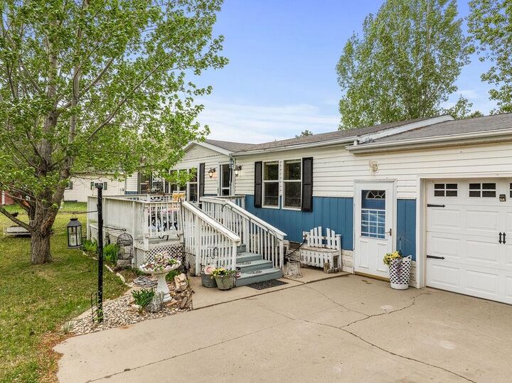 Property Photo:  4905 SE 34th Ave  ND 58701 
