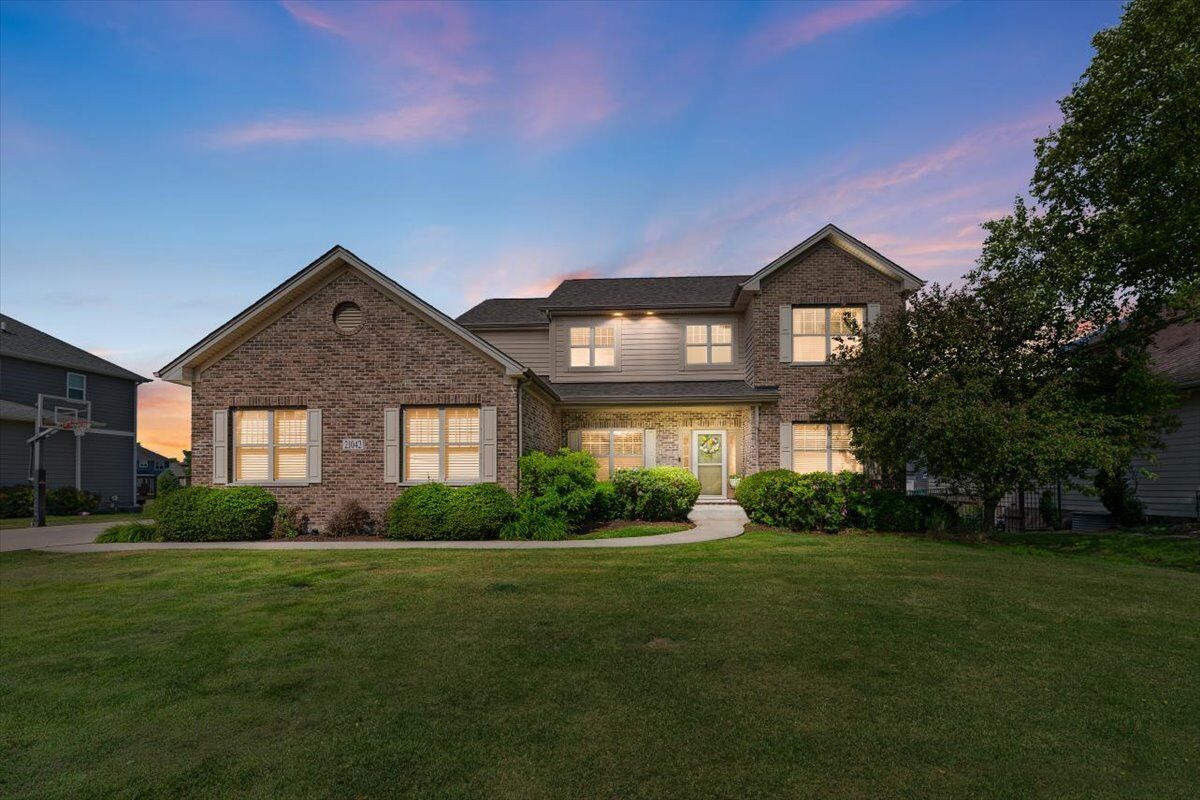 Property Photo:  