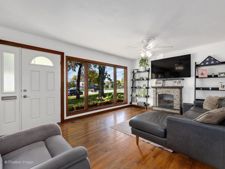 Property Photo:  875 S York Street  IL 60126 