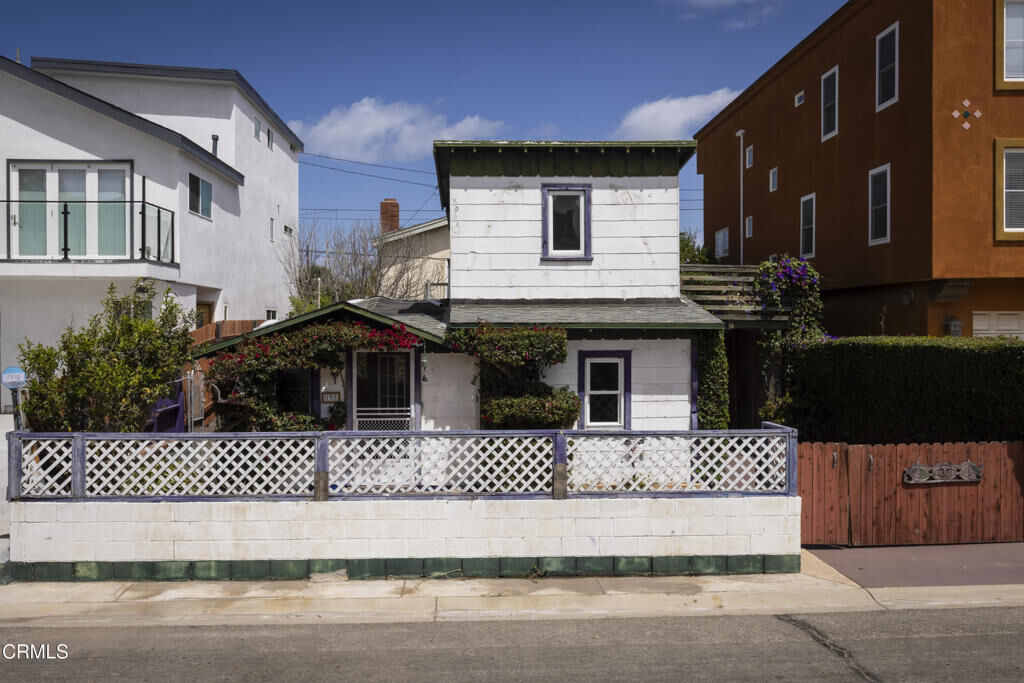 Property Photo:  133 Santa Paula Avenue  CA 93035 