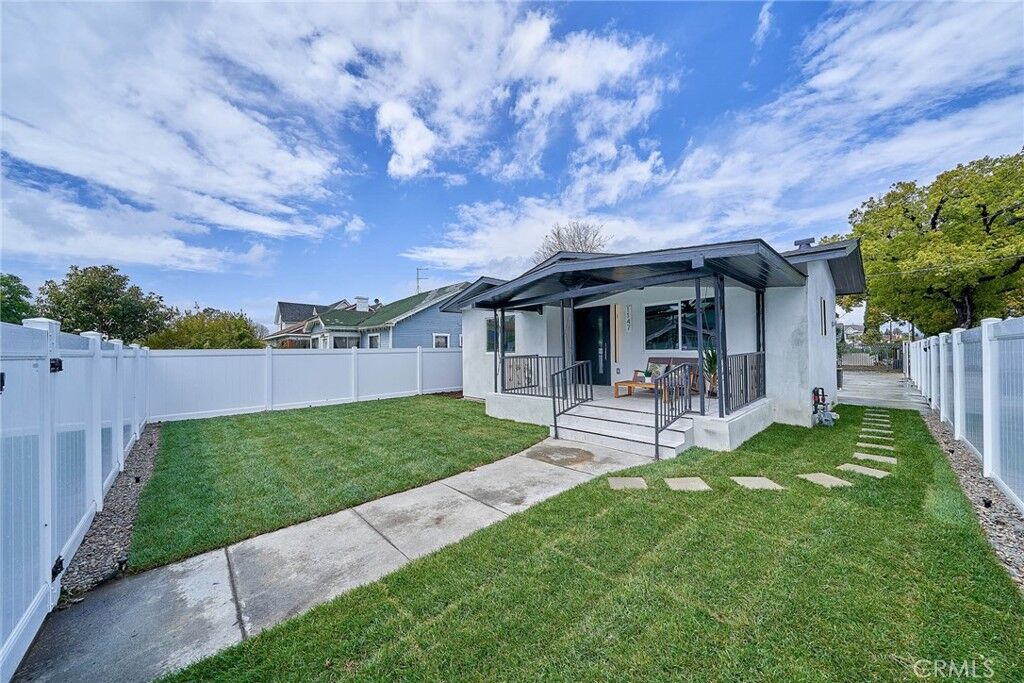 Property Photo:  1147 W 39th  CA 90037 