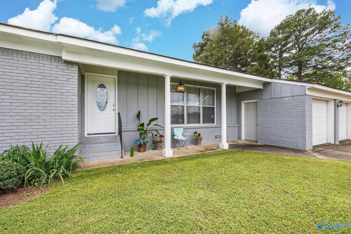 Property Photo:  1109 SW Betty Street  AL 35603 