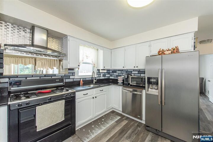 Property Photo:  11 Hansen Street  NJ 07644 
