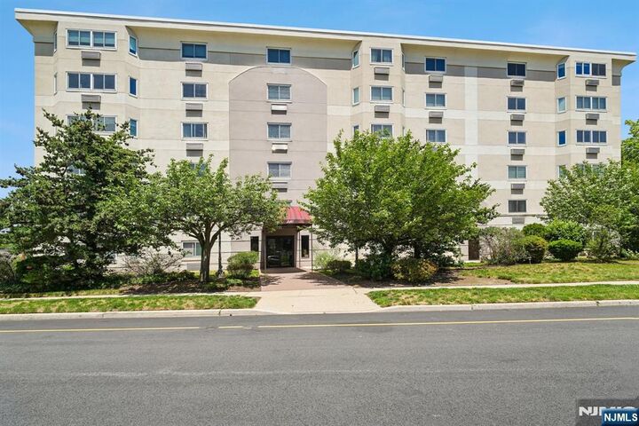 Property Photo:  310 Lookout Avenue 501  NJ 07601 