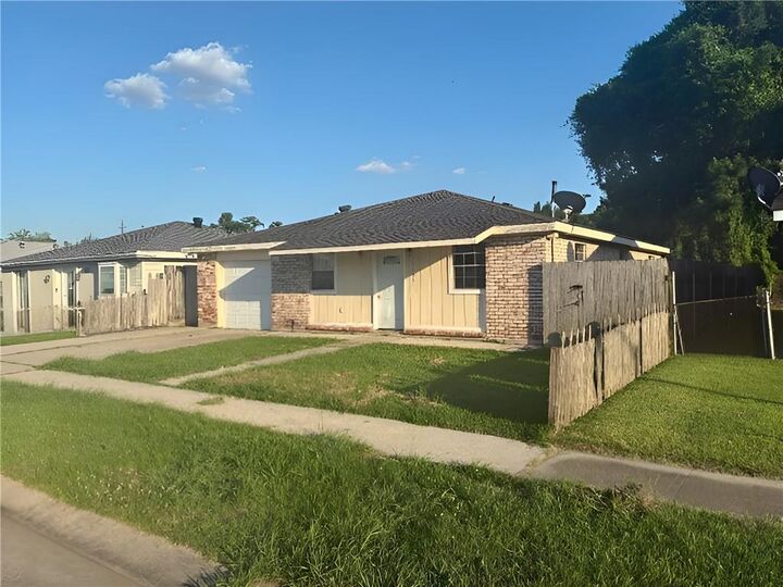 Property Photo:  2405 Ramsey Drive  LA 70072 