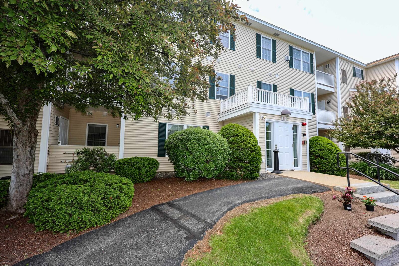 Property Photo: 10 Vista Ridge Drive NH 03053