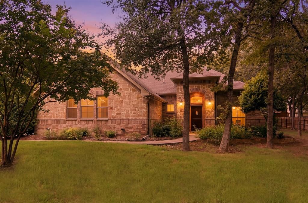 Property Photo:  106 Elm Crest Court  TX 76087 