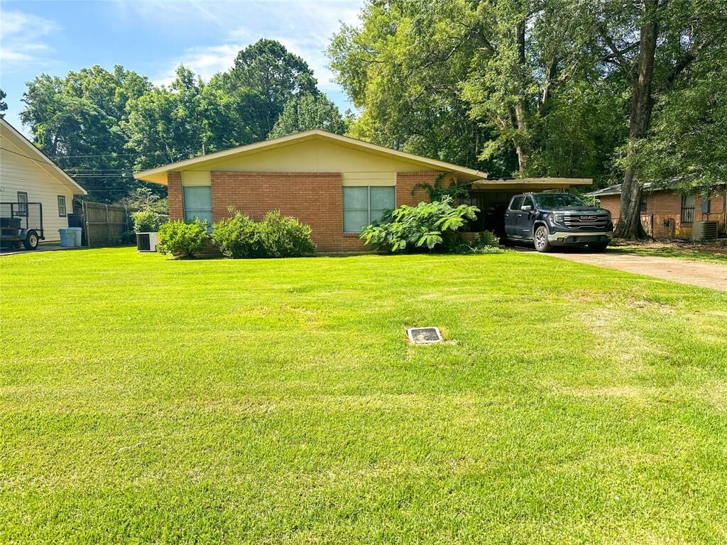 Property Photo: 877 Willow Drive LA 71118