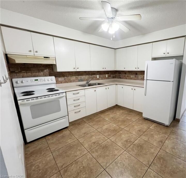 Property Photo:  55 Green Valley Drive 1607  ON N2P 1Z6 