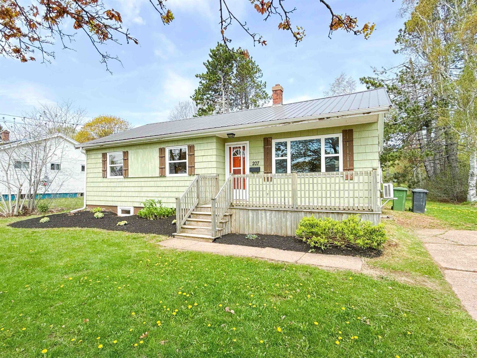 Property Photo: 207 Belvedere Avenue PE C1A 2E2