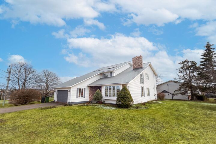 Property Photo:  42 Cortland Street Street  PE C1E 1K9 