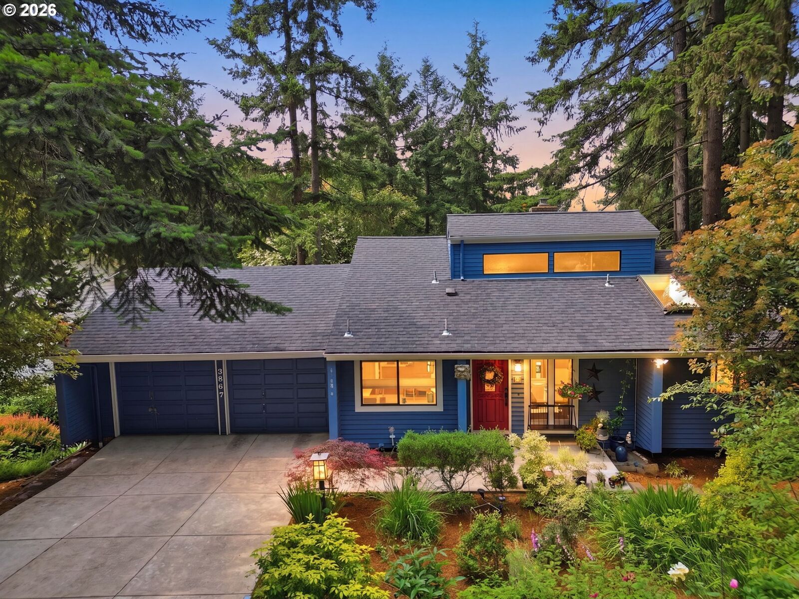 Property Photo: 3847 Ashford Dr OR 97405