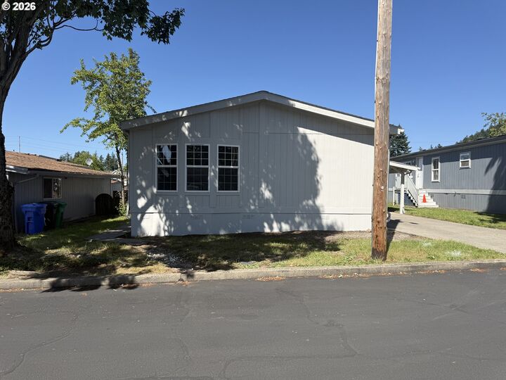 Property Photo:  4682 SE 134th Dr  OR 97236 