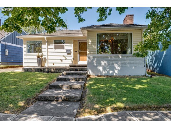 Property Photo:  5423 NE Cesar E Chavez Blvd  OR 97211 