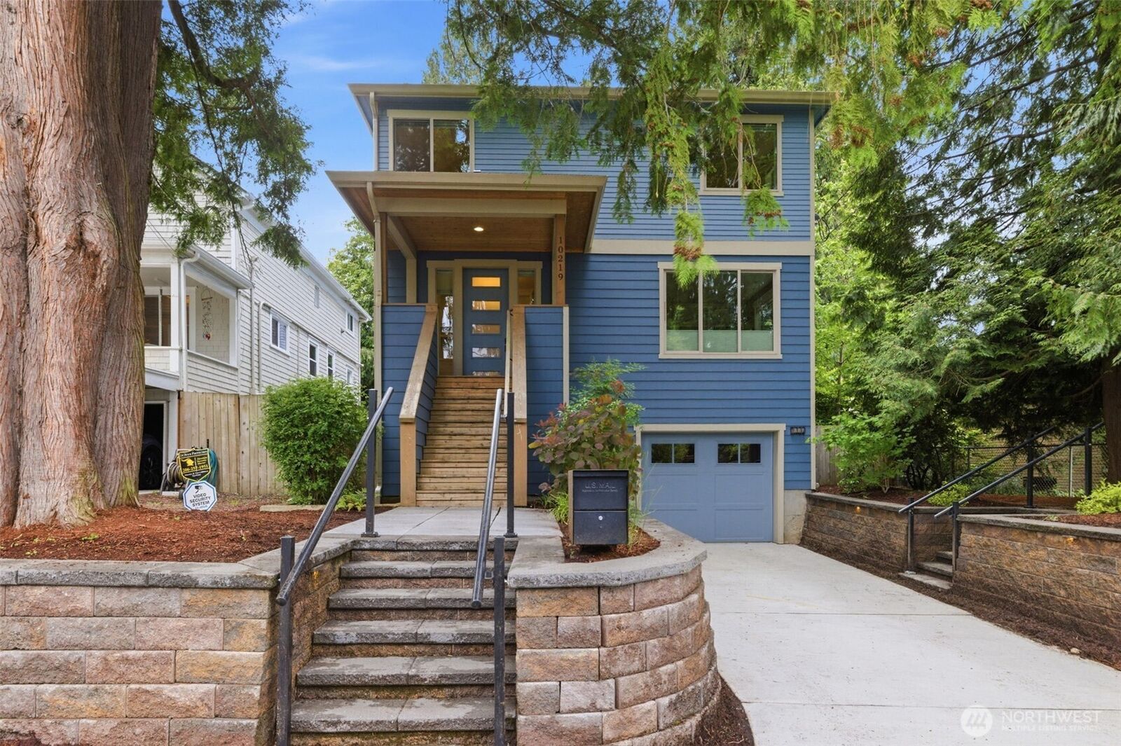 Property Photo: 10219 62nd Avenue S WA 98178