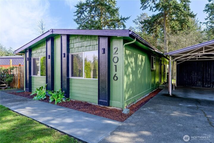 Property Photo: 2016 Queen Anne Place WA 98368