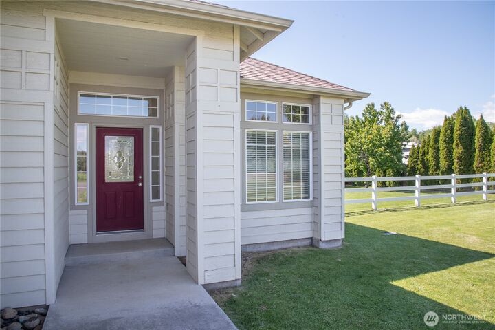 Property Photo: 301 S Delta Street WA 98926