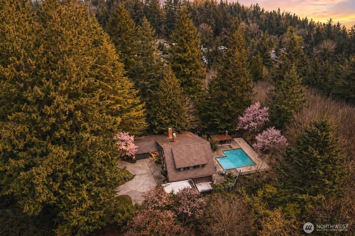 Property Photo: 16521 NE 1st Place WA 98008