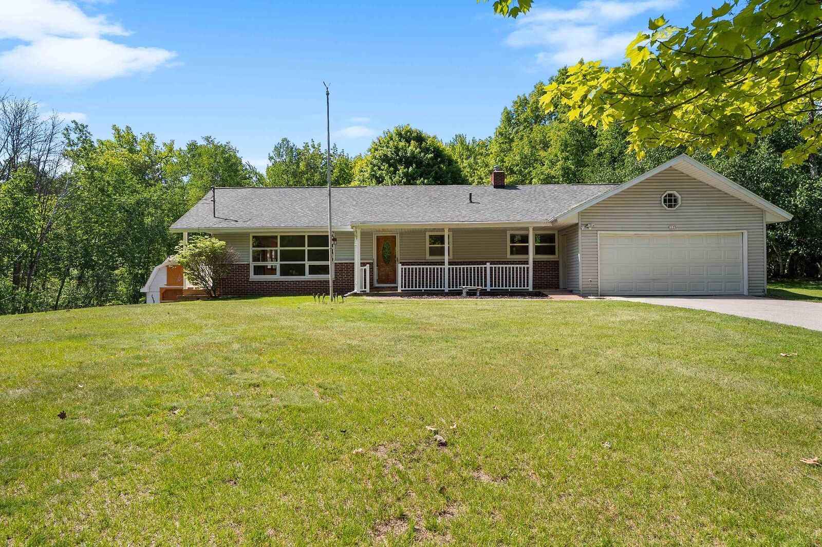 Property Photo: 1135 Hill Drive WI 54155-9114