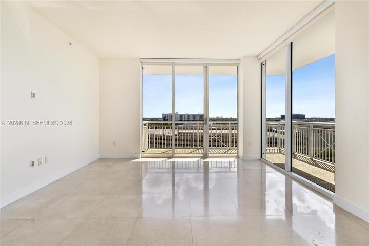 Property Photo:  19501 W Country Club Dr 1009  FL 33180 