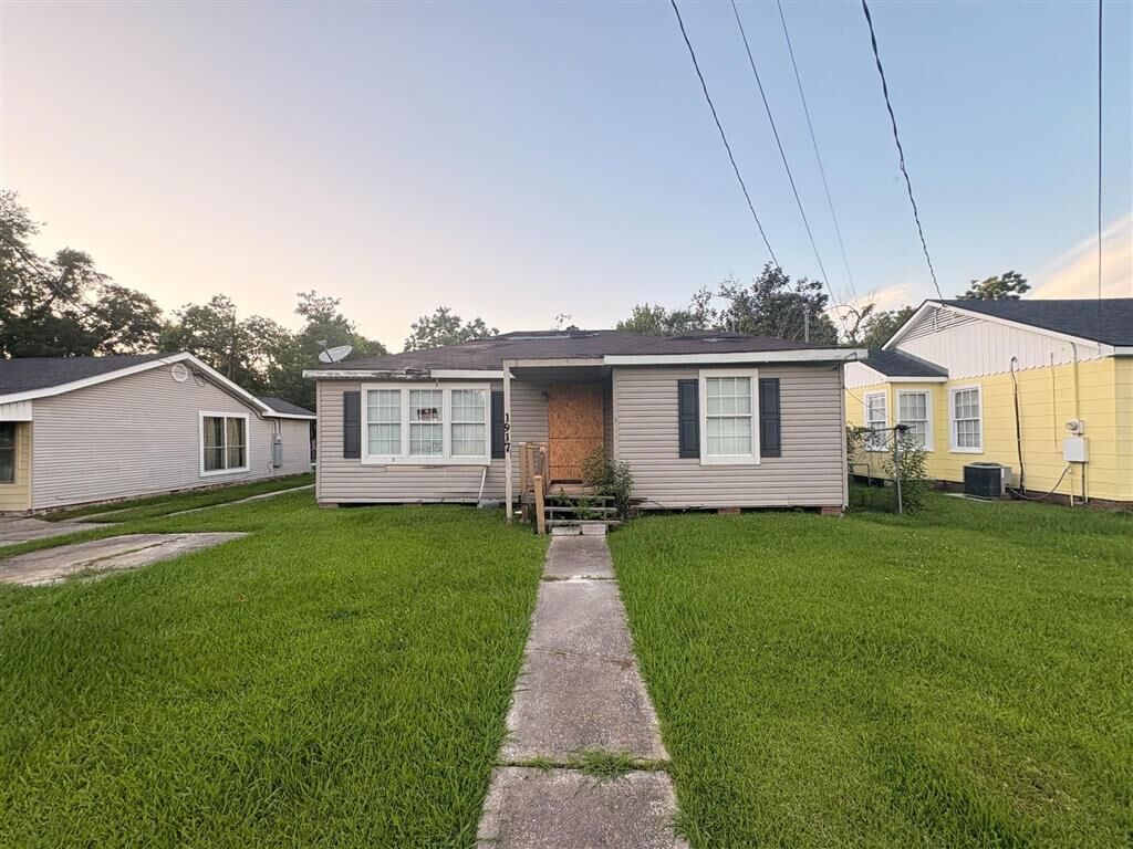 Property Photo:  1917 8th Street  LA 70601 