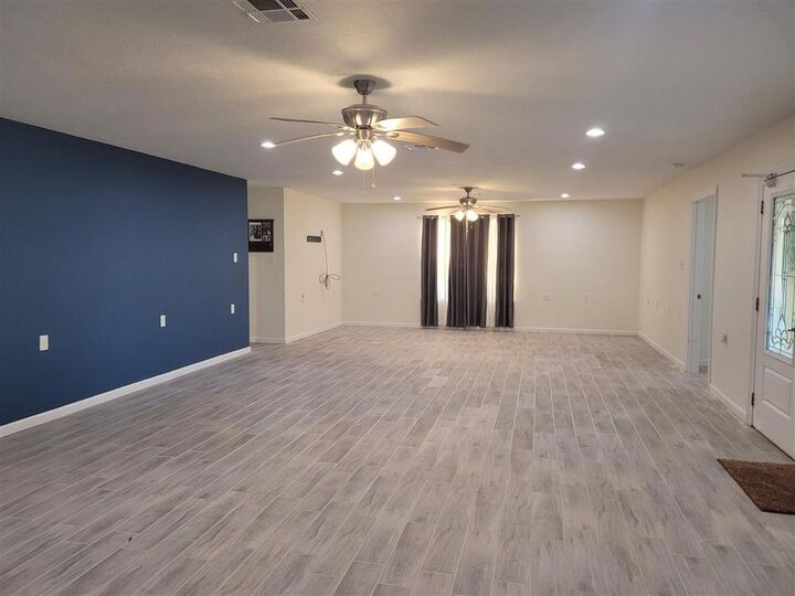 Property Photo: 812 E Hwy 90 Highway E LA 70647