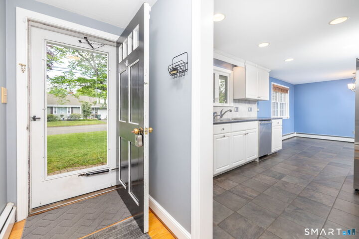 Property Photo:  5 Dalewood Road  CT 06111 