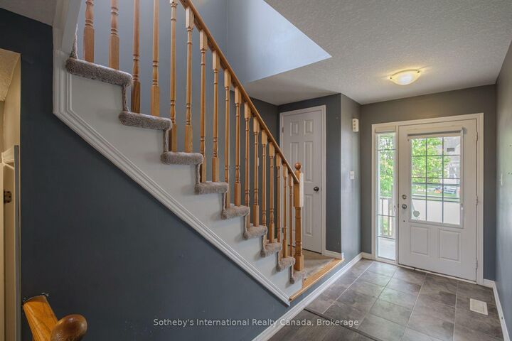 Property Photo: 17 Dwyer Court ON N3T 0G8