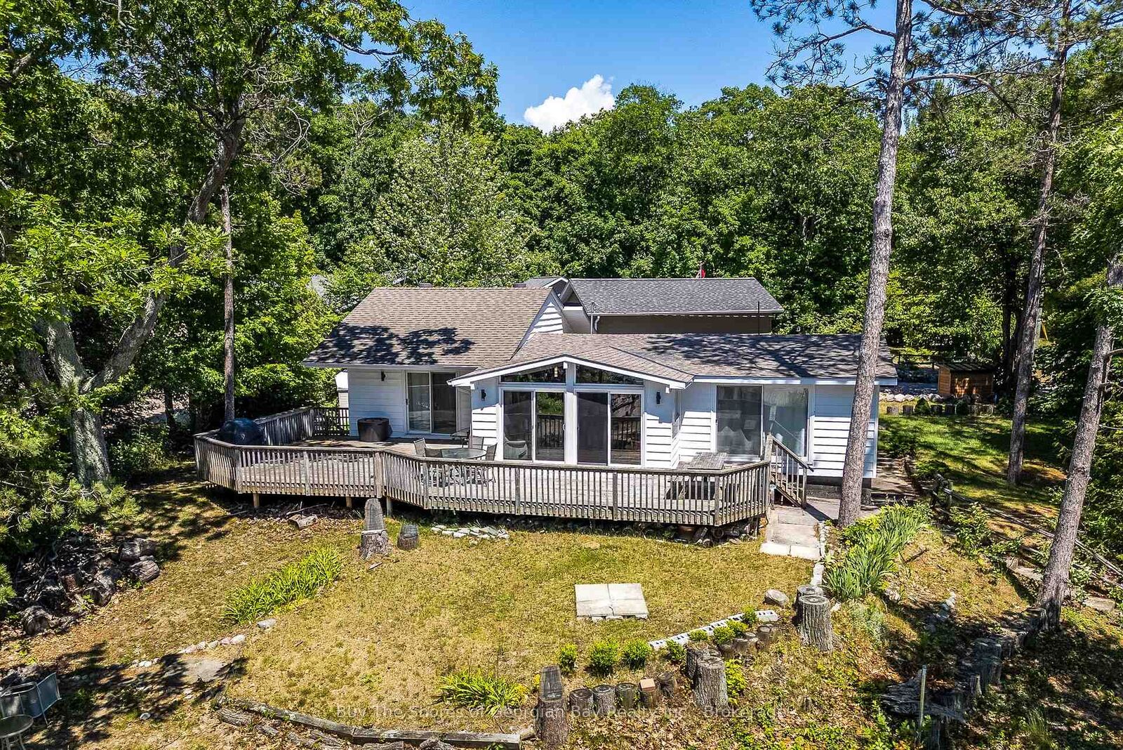 Property Photo:  8 Nassau Court  ON L9M 0H3 