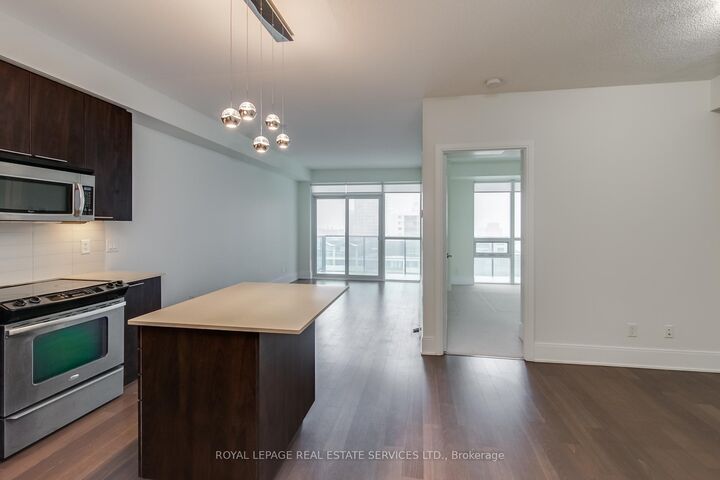 Property Photo: 25 Broadway Avenue 1408 ON M4P 1T7