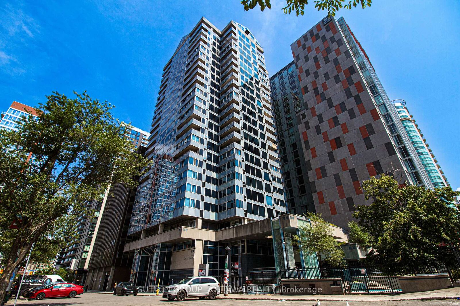 Property Photo: 160 George Street 160 ON K1N 9M2
