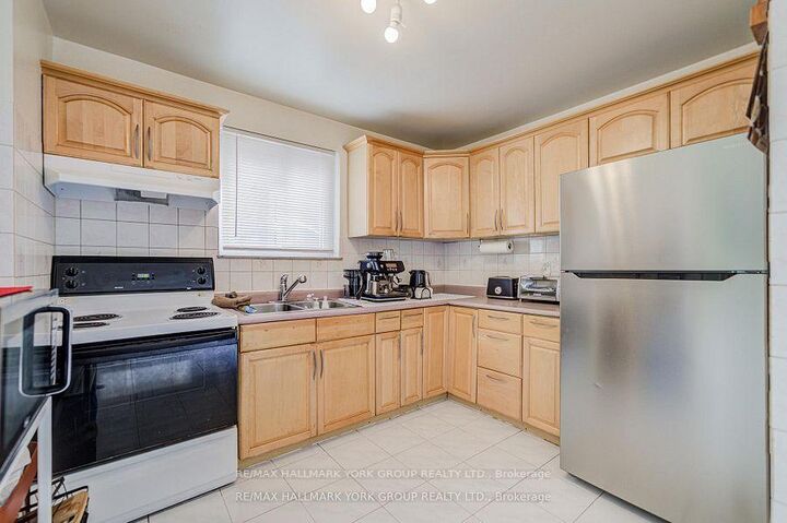 Property Photo: 9 Bur Oak Way ON M3L 2G3