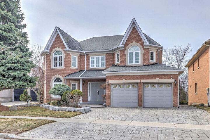 6 White Oak Crescent — photo 1