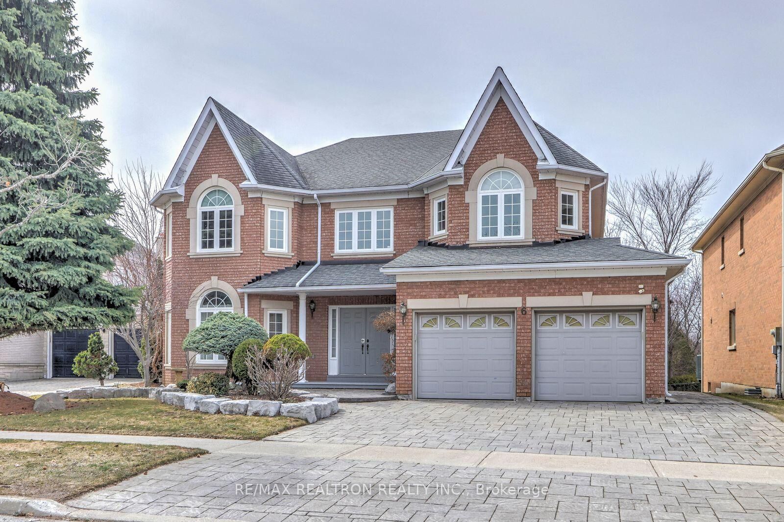 Property Photo: 6 White Oak Crescent ON L4B 3R3