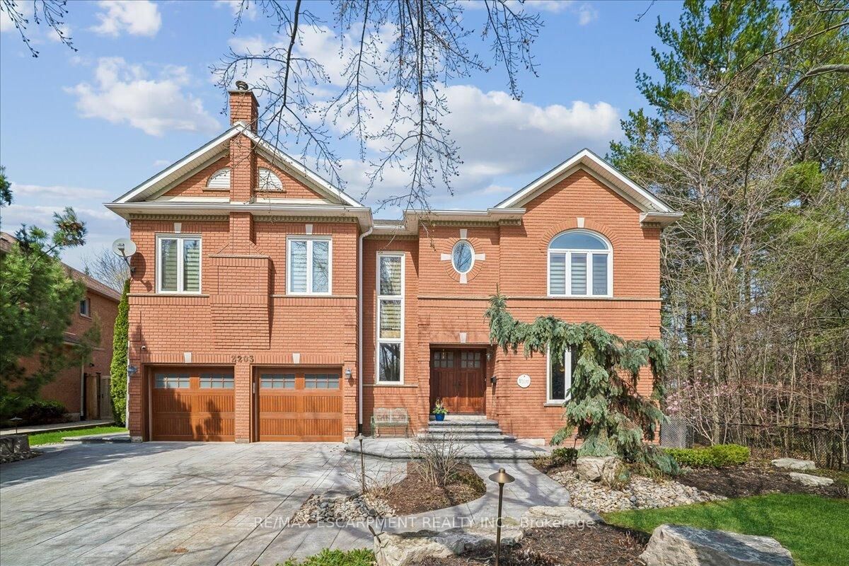 Property Photo: 2203 Winding Woods Drive ON L6H 5T9