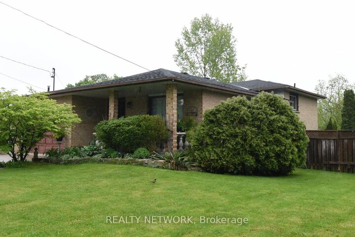 64 Winnett Street N — photo 1