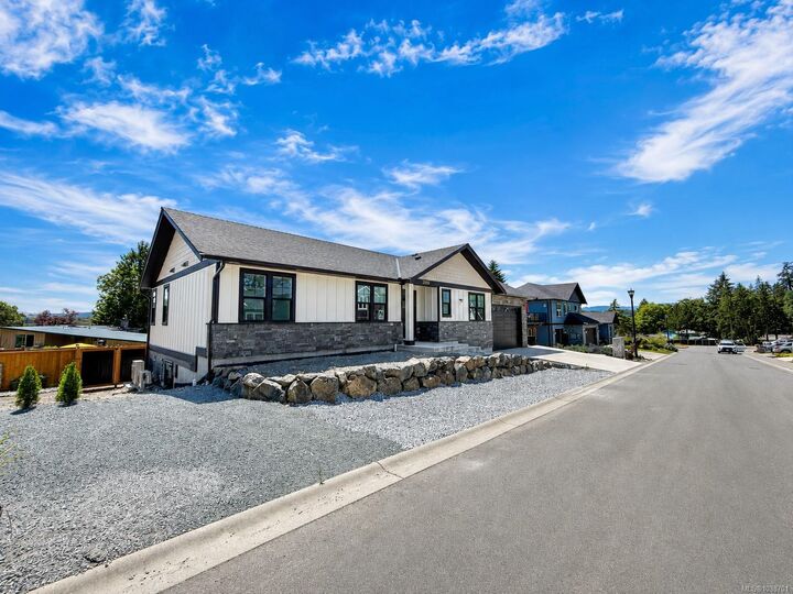 Property Photo: 2036 Oakhill Pl BC V9L 0J2