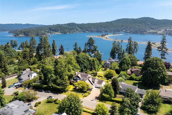 Property Photo:  1559 Dufour Rd  BC V9Z 0T6 