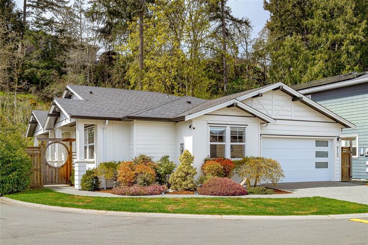Property Photo:  912 Randall Pl  BC V9B 5W1 