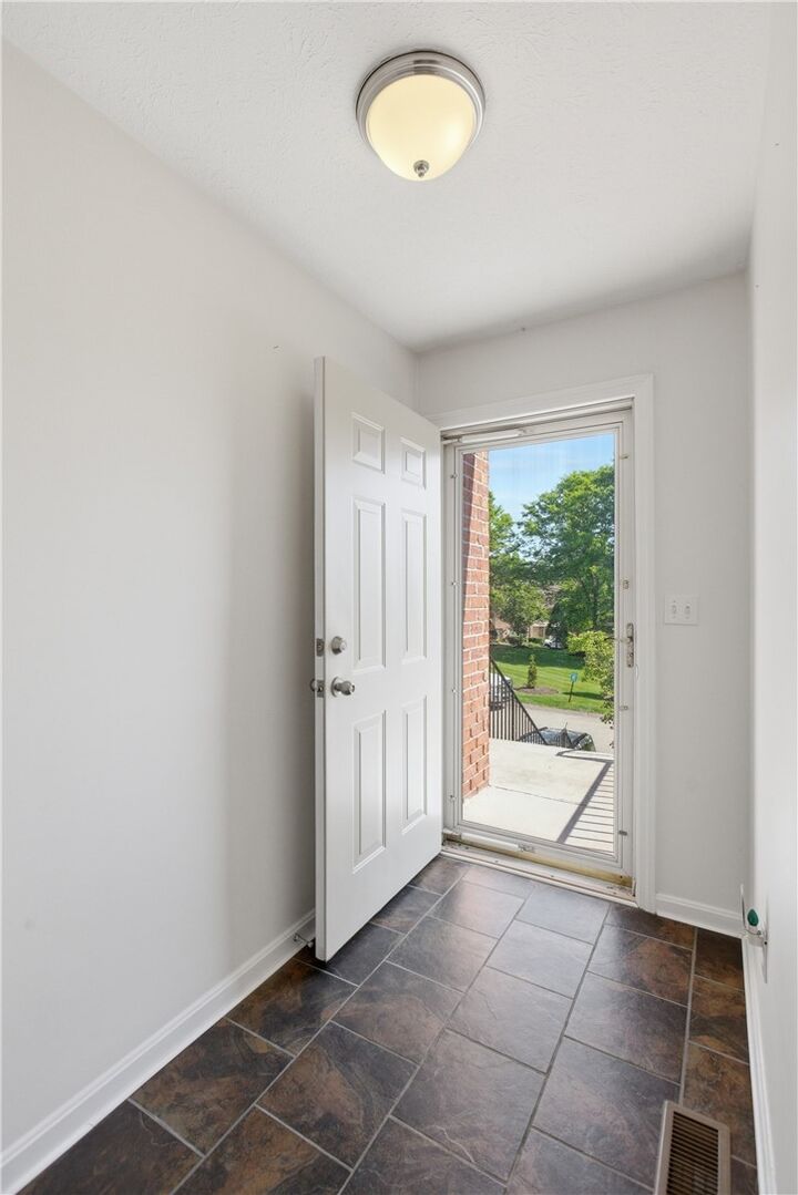 Property Photo:  402 Berrington Ct  PA 15102 