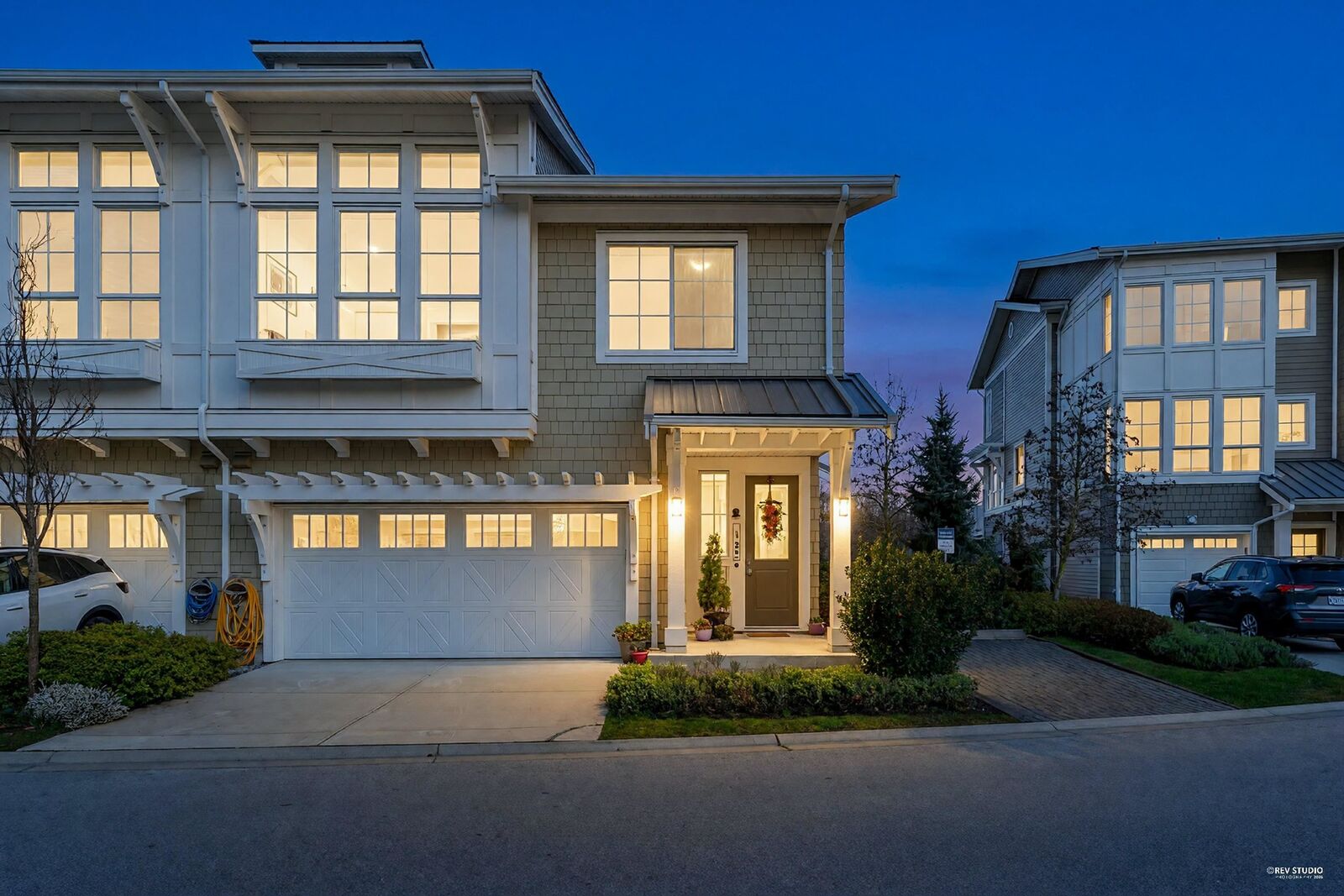 Property Photo:  5551 Admiral Way 12B  BC V4K 0C9 