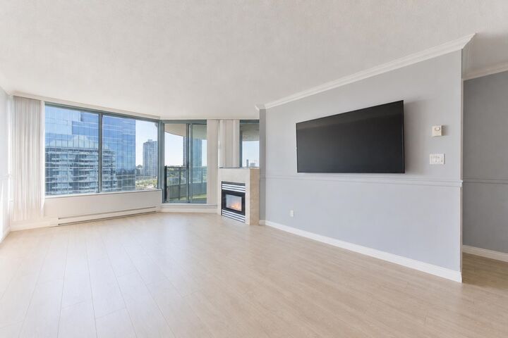 Property Photo: 13383 108 Avenue 1806 BC V3T 5T6