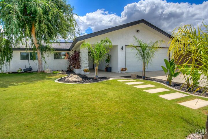 Property Photo:  2704 Daken Street  CA 93309 