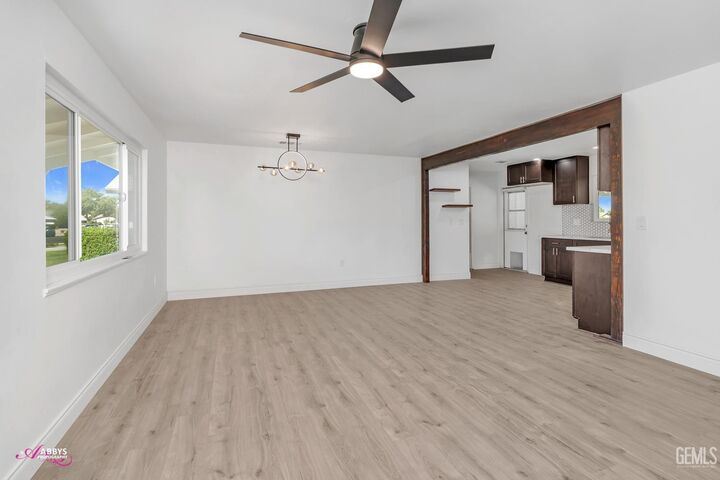 Property Photo: 6104 Bel Aire Way CA 93309