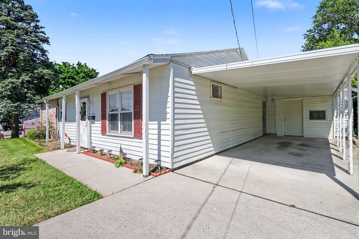 Property Photo:  1024 Buttonwood Drive  PA 17109 