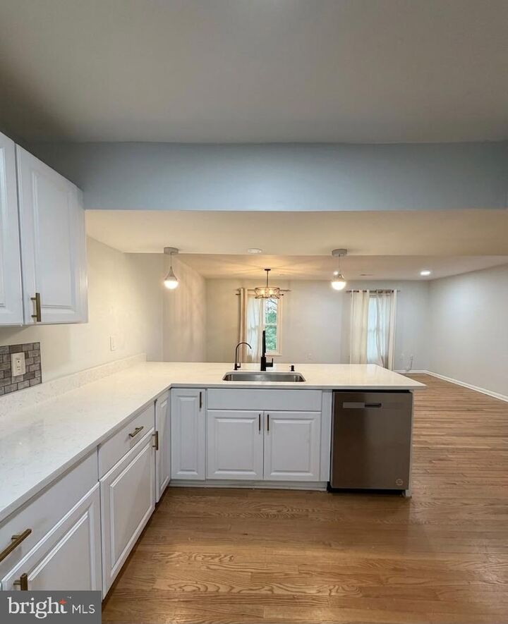 Property Photo:  4902 Van Walbeek Place  VA 22003 