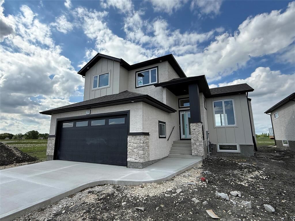 Property Photo: 13 Parkrose Place MB R5A 0B4