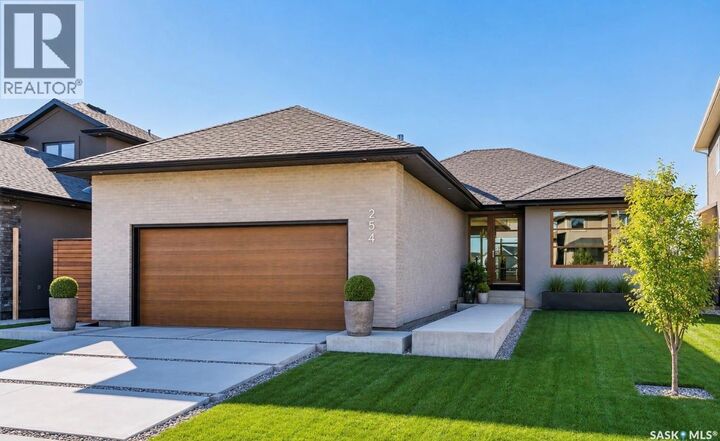 Property Photo:  254 Whalley Crescent  SK S7T 0P1 