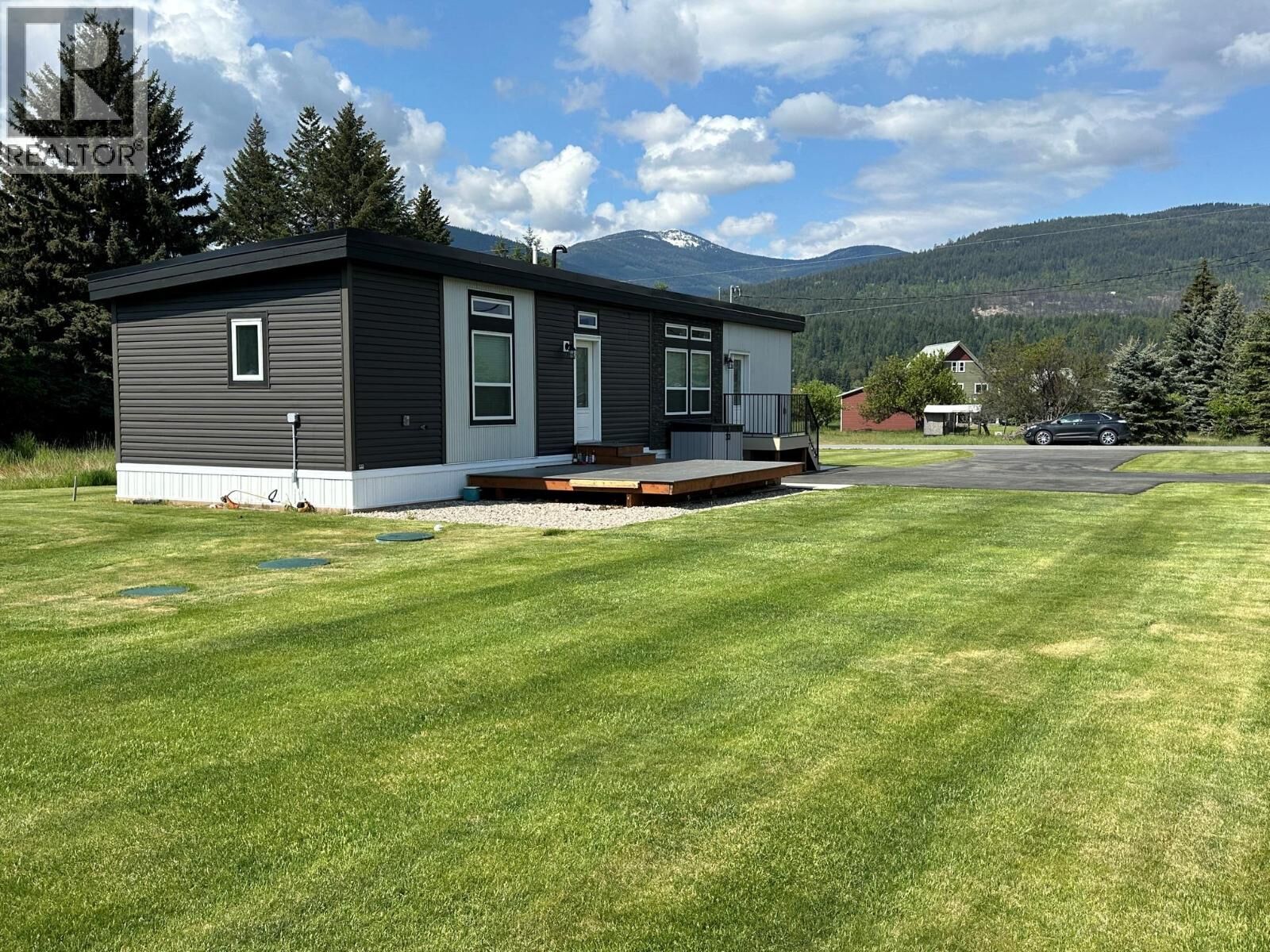 Property Photo: 928 Waterloo Crescent BC V1N 4M3
